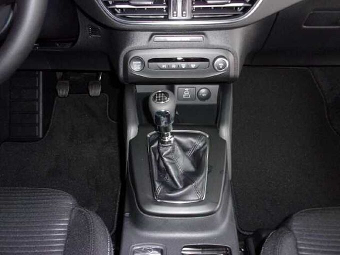 Ford Focus Lim. Titanium *LED-SHZ-Kamera*