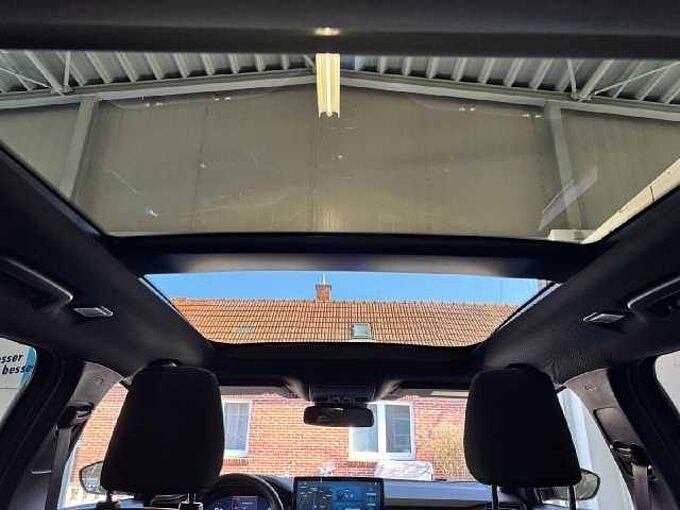 Ford Focus Turnier ST-Line X *AHK-GJR-PANO*