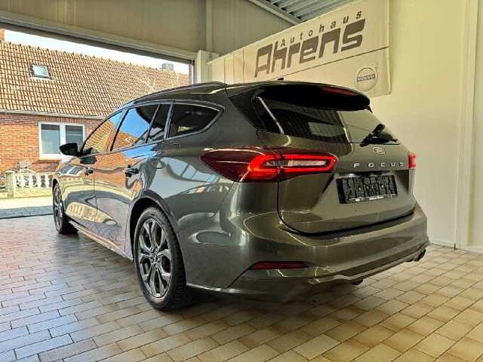 Ford Focus Turnier ST-Line X *AHK-GJR-PANO*