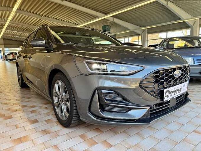 Ford Focus Turnier ST-Line X *AHK-GJR-PANO*