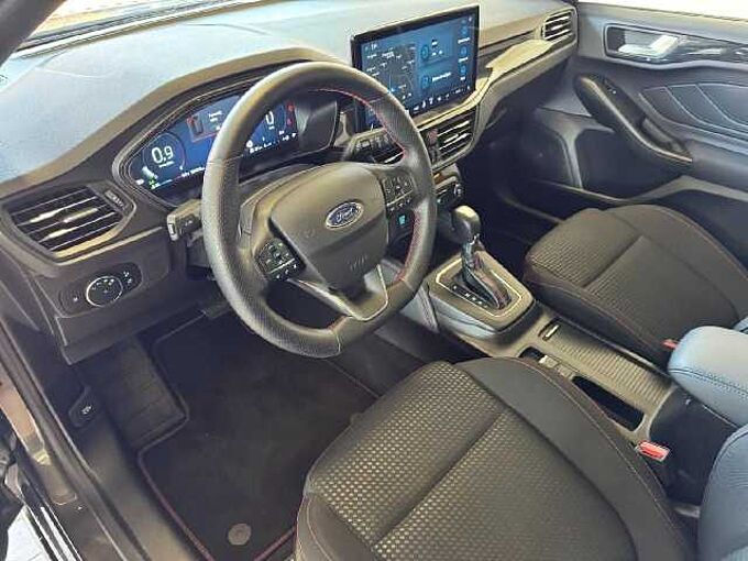 Ford Focus Turnier ST-Line X *AHK-GJR-PANO*