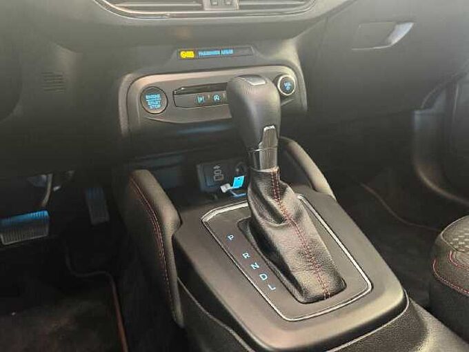 Ford Focus Turnier ST-Line X *AHK-PANO-GJR-LED*