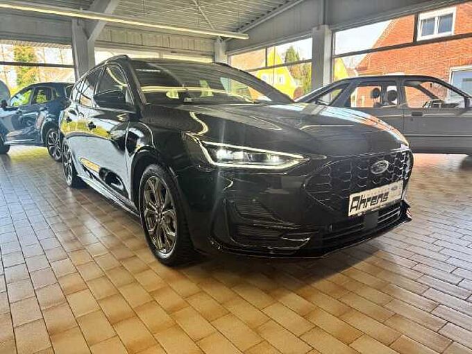 Ford Focus Turnier ST-Line X *AHK-PANO-GJR-LED*