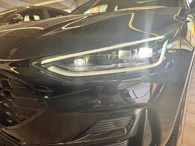 Ford Focus Turnier ST-Line X *AHK-PANO-GJR-LED*