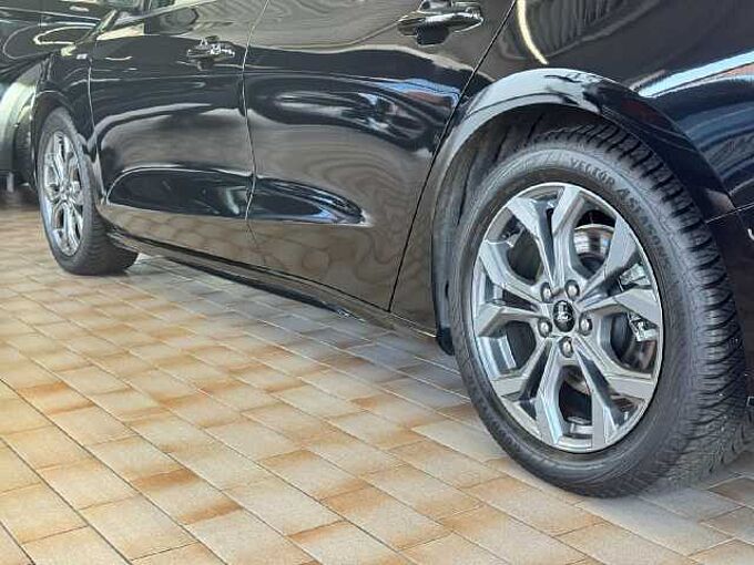 Ford Focus Turnier ST-Line X *AHK-PANO-GJR-LED*