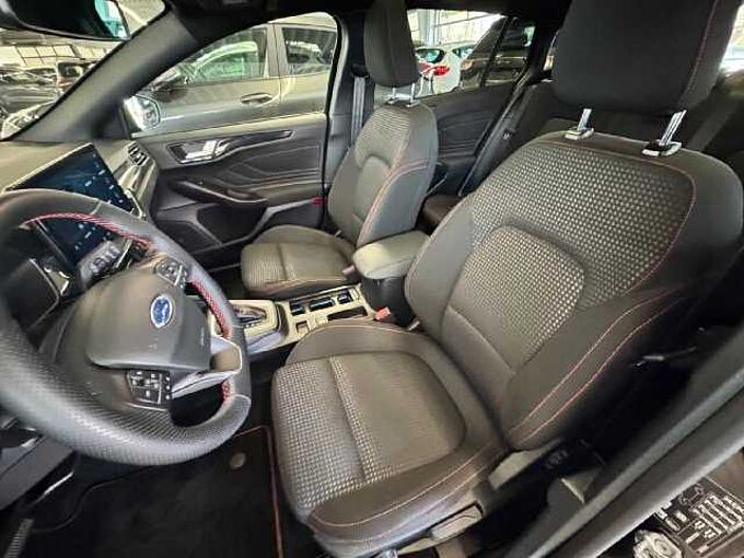 Ford Focus Turnier ST-Line X *AHK-PANO-GJR-LED*