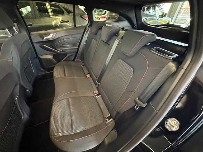 Ford Focus Turnier ST-Line X *AHK-PANO-GJR-LED*