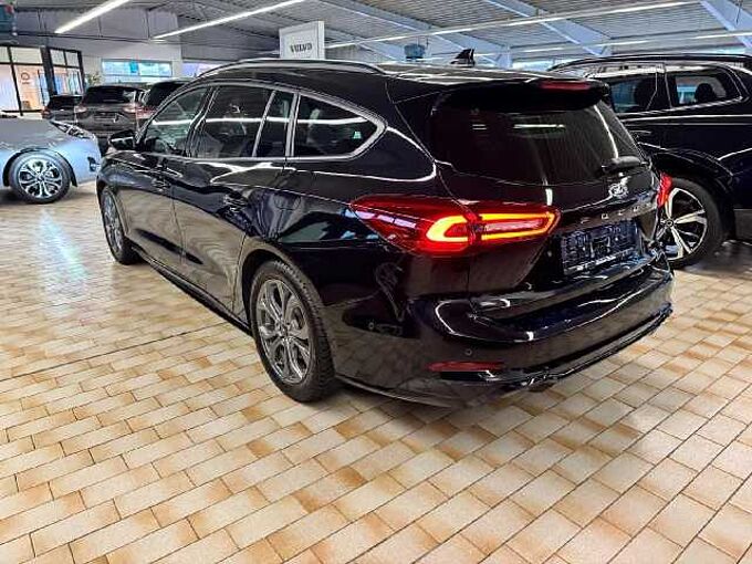 Ford Focus Turnier ST-Line X *AHK-GJR-HUD-LED*