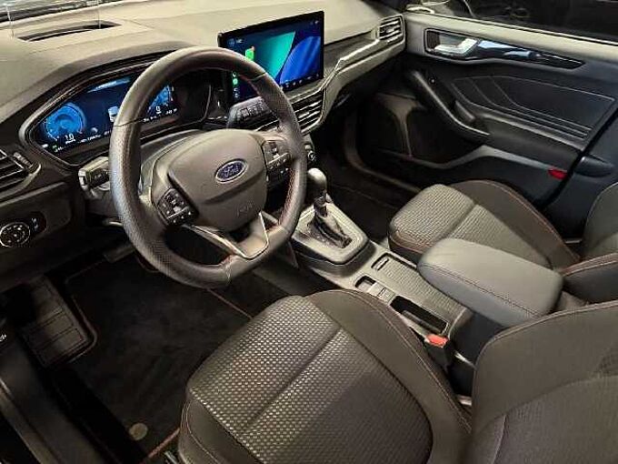 Ford Focus Turnier ST-Line X *AHK-GJR-HUD-LED*