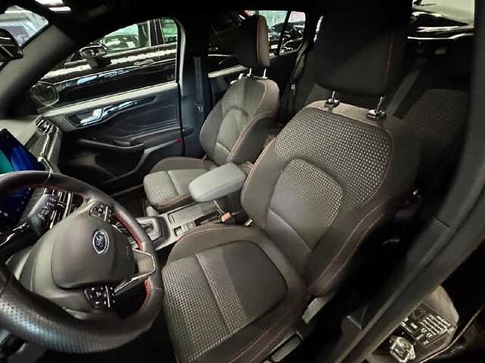 Ford Focus Turnier ST-Line X *AHK-GJR-HUD-LED*