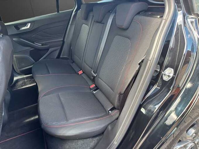 Ford Focus Turnier ST-Line X *AHK-GJR-HUD*
