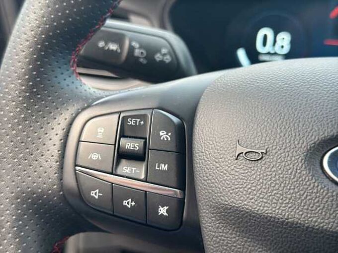 Ford Focus Turnier ST-Line X *AHK-GJR-HUD*