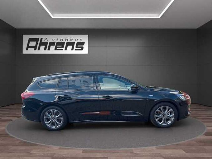 Ford Focus Turnier ST-Line X *AHK-GJR-HUD*