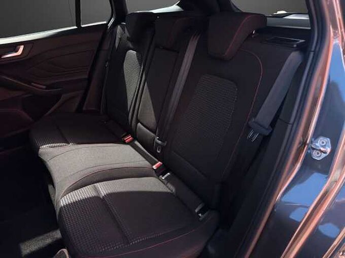 Ford Focus Turnier ST-Line X *AHK-GJR-HUD*
