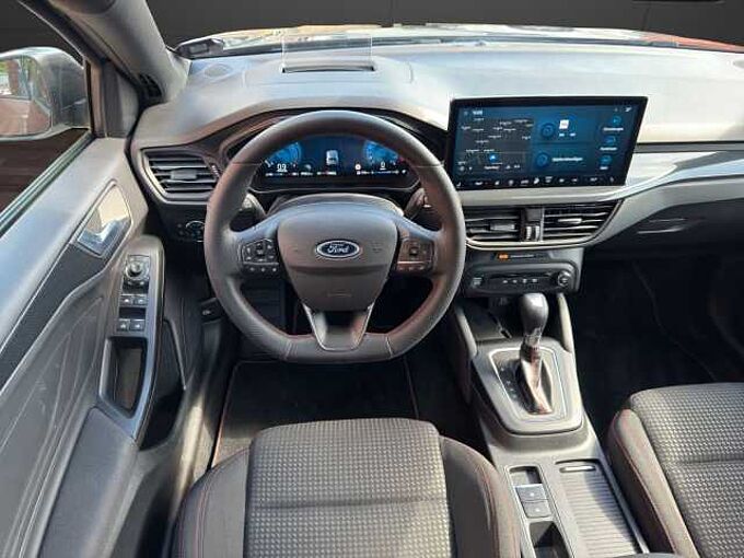 Ford Focus Turnier ST-Line X *AHK-GJR-HUD*
