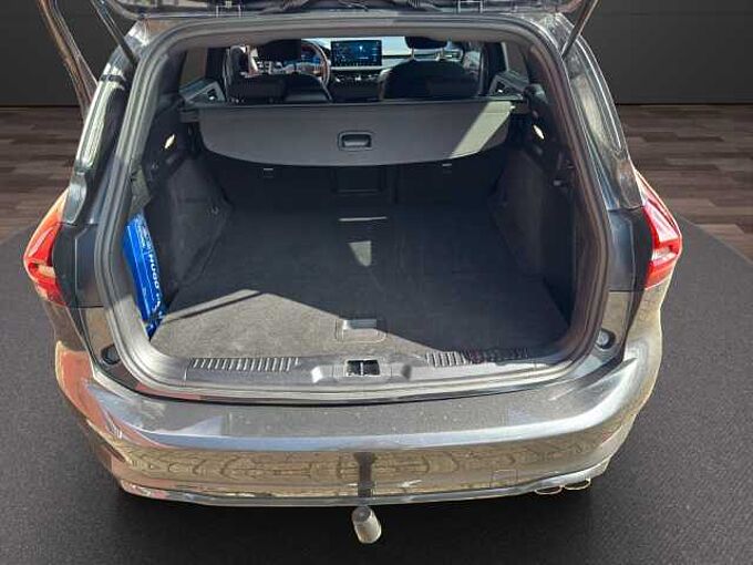 Ford Focus Turnier ST-Line X *AHK-GJR-HUD*