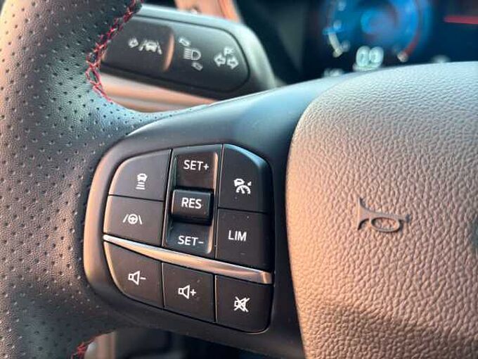 Ford Focus Turnier ST-Line X *AHK-GJR-HUD*