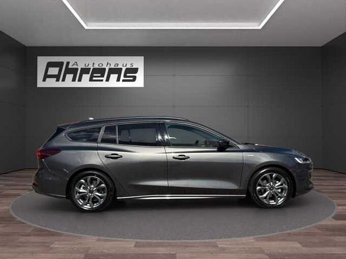 Ford Focus Turnier ST-Line X *AHK-GJR-HUD*