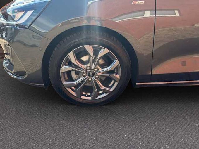 Ford Focus Turnier ST-Line X *AHK-GJR-HUD*
