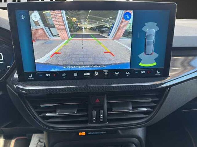 Ford Focus Turnier ST-Line X *AHK-GJR-HUD*