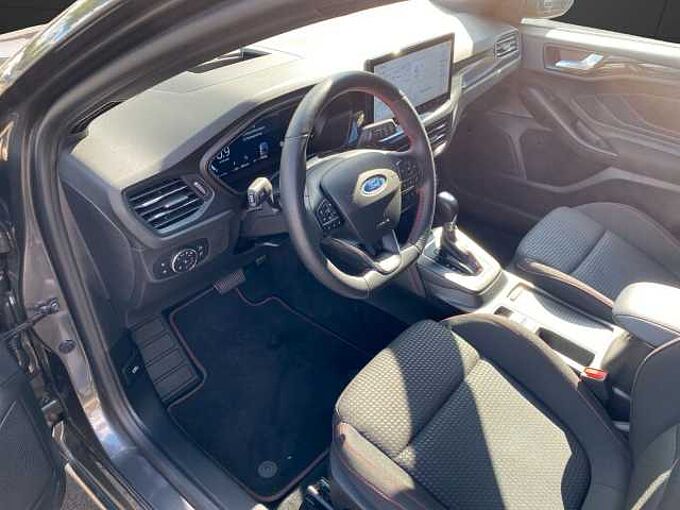 Ford Focus Turnier ST-Line X *AHK-GJR-HUD*