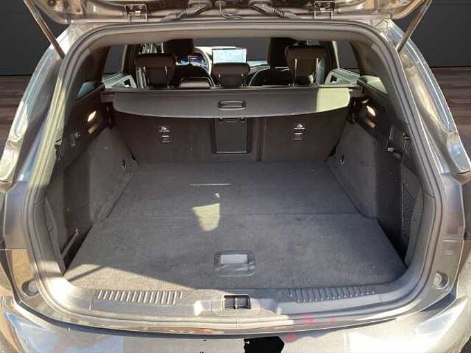 Ford Focus Turnier ST-Line X *AHK-GJR-HUD*