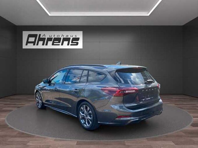 Ford Focus Turnier ST-Line X *AHK-GJR-HUD*
