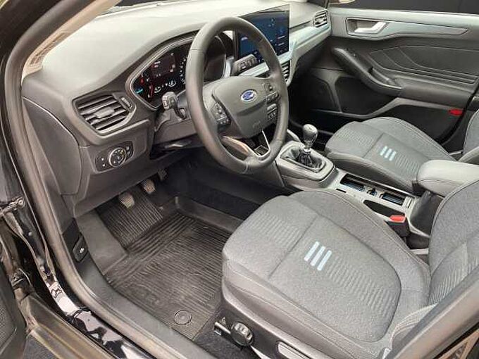 Ford Focus Lim. Active *AHK-Pano-SHZ-GRA*