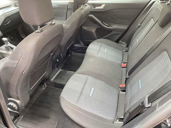 Ford Focus Lim. Active *AHK-Pano-SHZ-GRA*