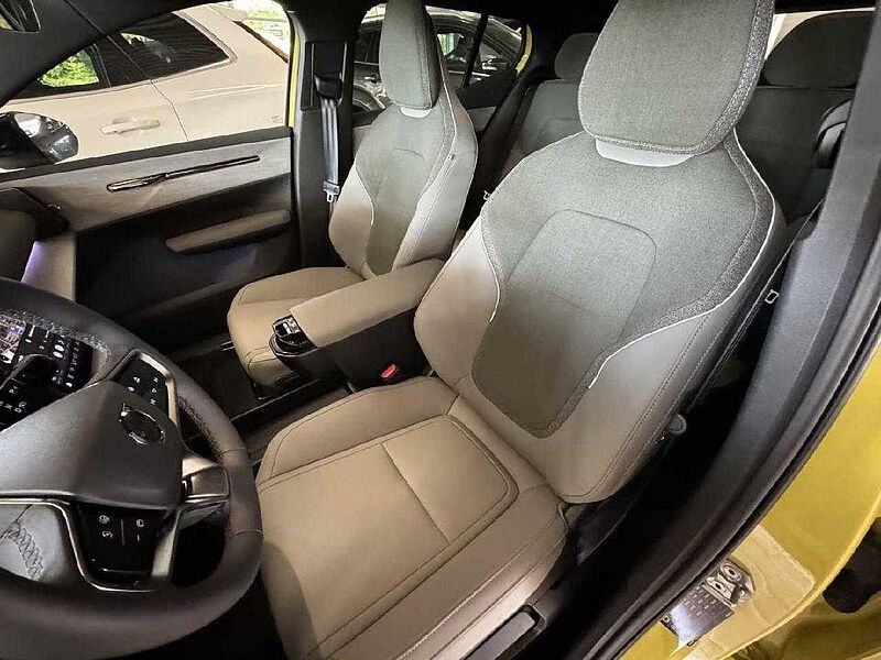 Volvo EX30 Plus 2WD Pure Electric