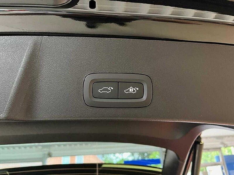 Volvo XC 40 XC40 Plus Dark Recharge Plug-In Hybrid 2WD *H&K-SH