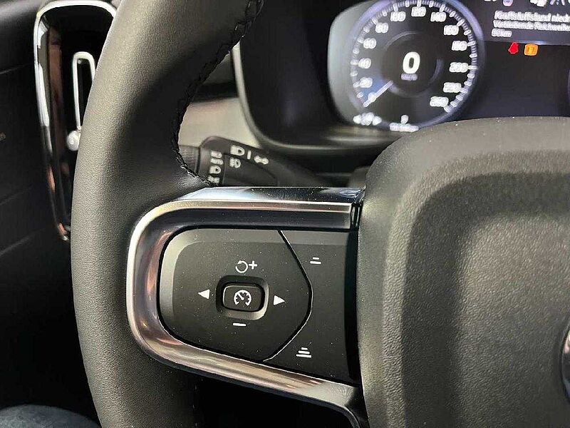 Volvo XC 40 XC40 Plus Dark Recharge Plug-In Hybrid 2WD *H&K-SH