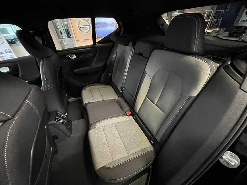 Volvo XC 40 XC40 Plus Dark Recharge Plug-In Hybrid 2WD *H&K-SH