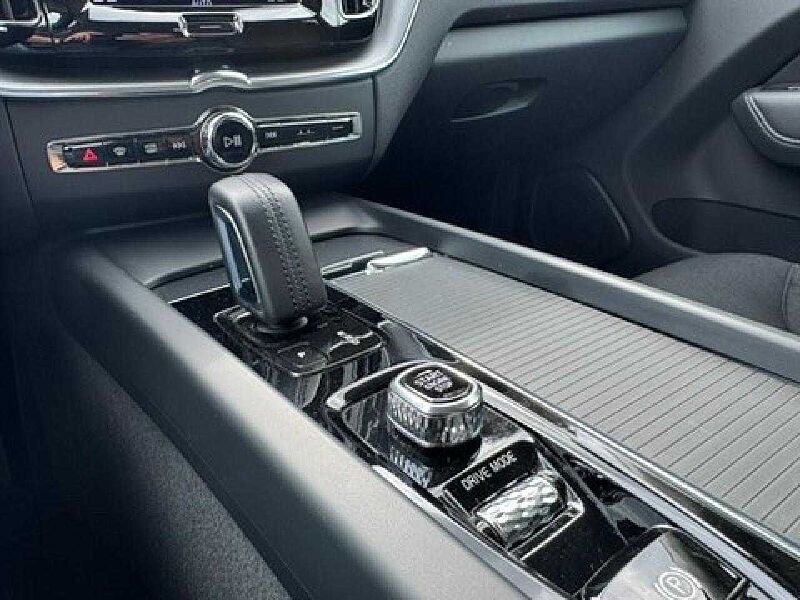 Volvo XC 60 XC60 B4D Momentum Pro AWD *AHK-SHZ-Kamera-eHeck*