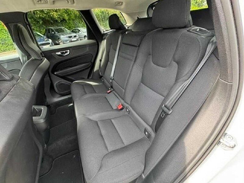 Volvo XC 60 XC60 B4D Momentum Pro AWD *AHK-SHZ-Kamera-eHeck*