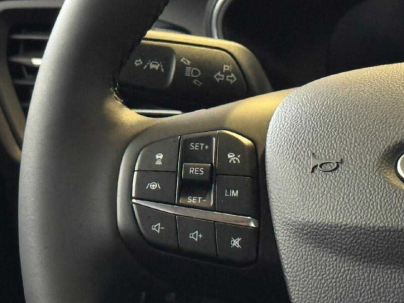 Ford Focus Lim. Active X *GJR-Kamera-LED-Navi*