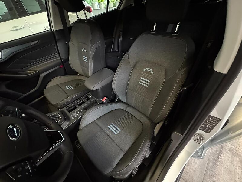 Ford Focus Lim. Active X *GJR-Kamera-LED-Navi*