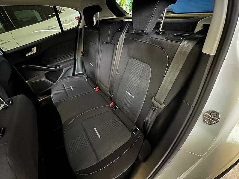 Ford Focus Lim. Active X *GJR-Kamera-LED-Navi*