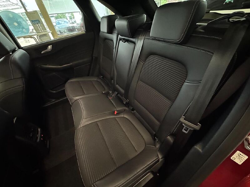 Ford Kuga Plug-In Hybrid Titanium X *AHK-Winterpaket*