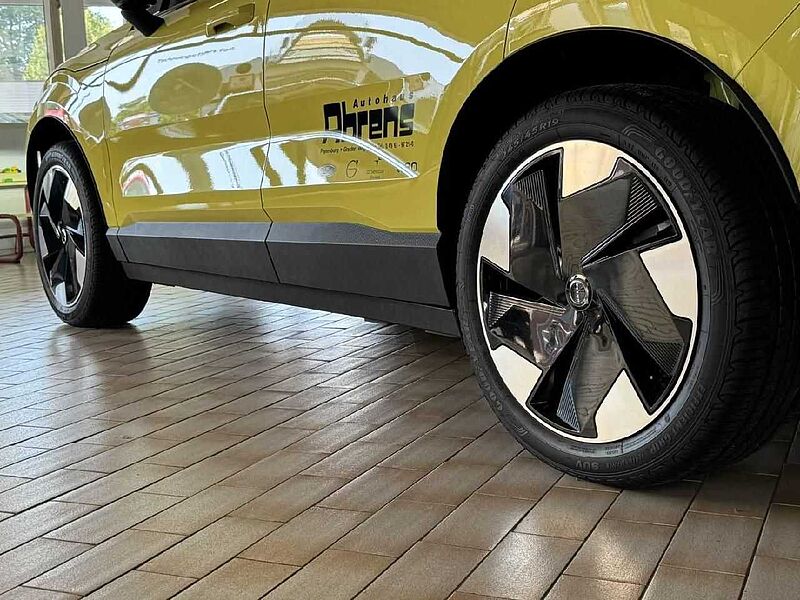 Volvo EX30 Plus 2WD Pure Electric