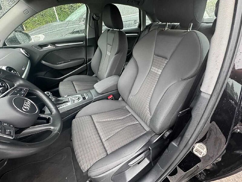 Audi A3 Limo sport *AHK-SHZ-PDC-Xenon*