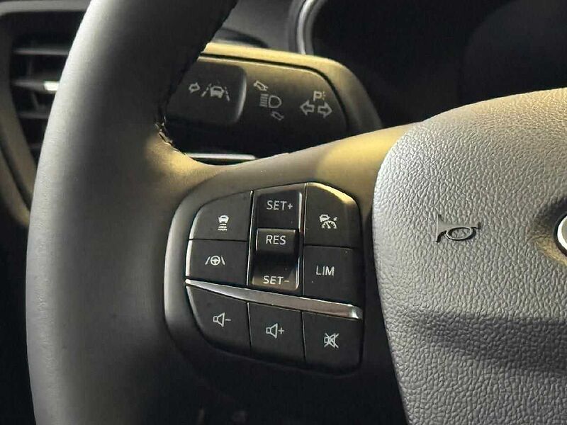 Ford Focus Lim. Active X *GJR-Kamera-LED-Navi*