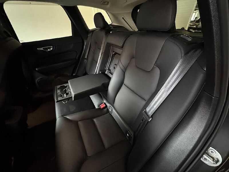 Volvo XC 60 Plus Dark AWD *AHK-H&K-Standhzg*