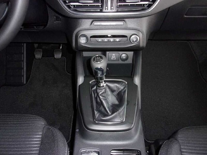 Ford Focus Lim. Titanium *LED-SHZ-Kamera*