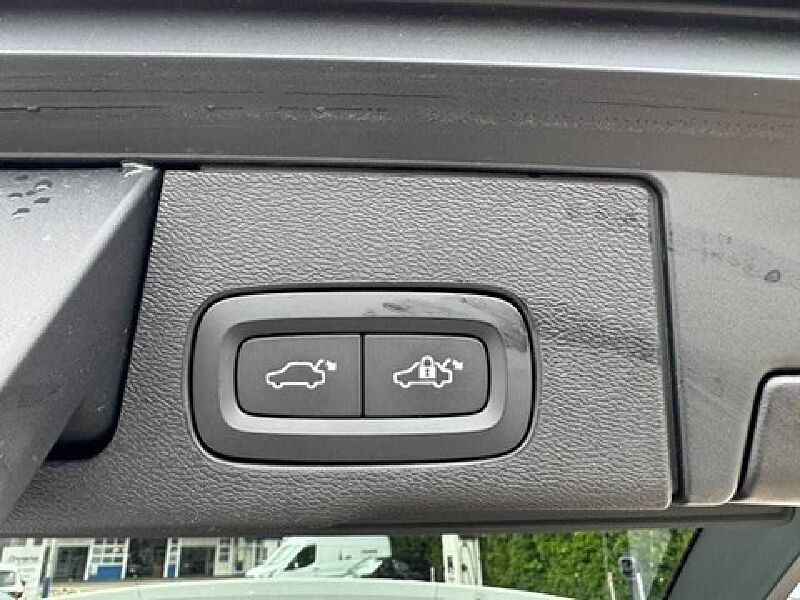 Volvo XC 60 B4D Momentum Pro AWD *AHK-SHZ-Kamera-eHeck*