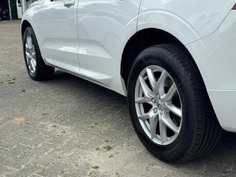 Volvo XC 60 B4D Momentum Pro AWD *AHK-SHZ-Kamera-eHeck*