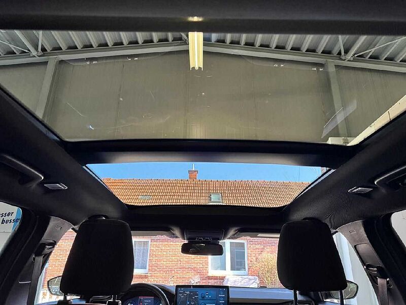 Ford Focus Turnier ST-Line X *AHK-GJR-PANO*