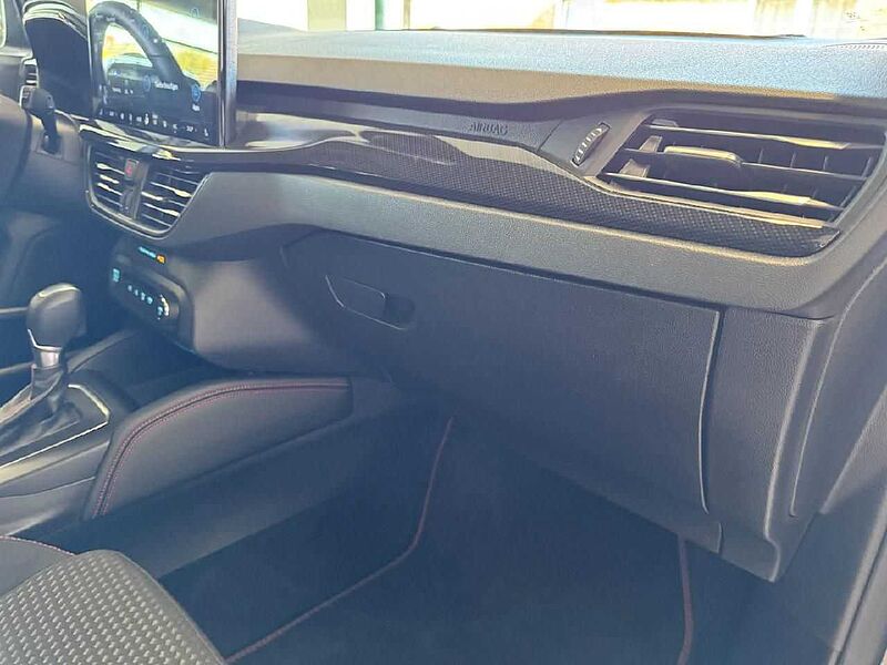 Ford Focus Turnier ST-Line X *AHK-GJR-PANO*