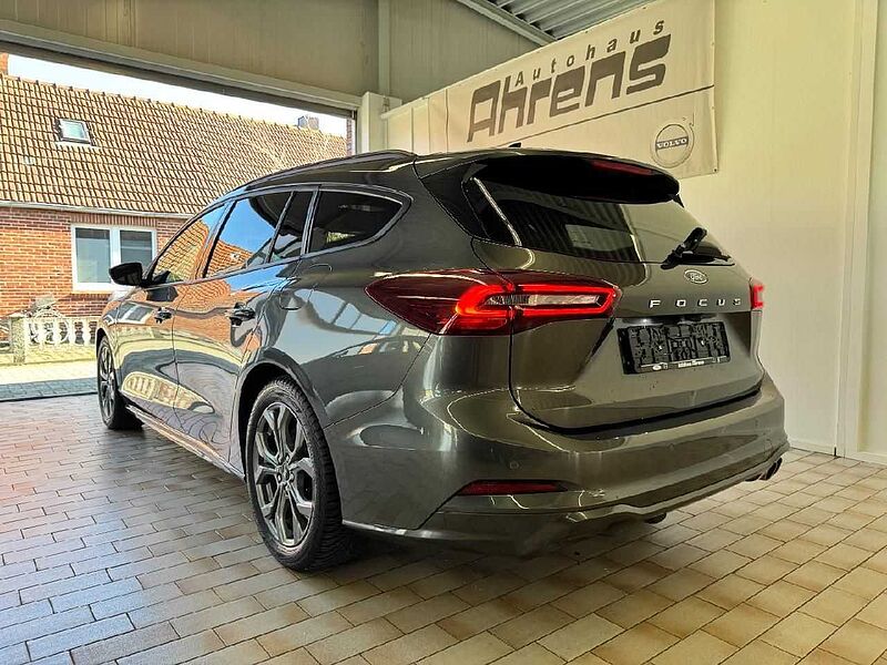 Ford Focus Turnier ST-Line X *AHK-GJR-PANO*