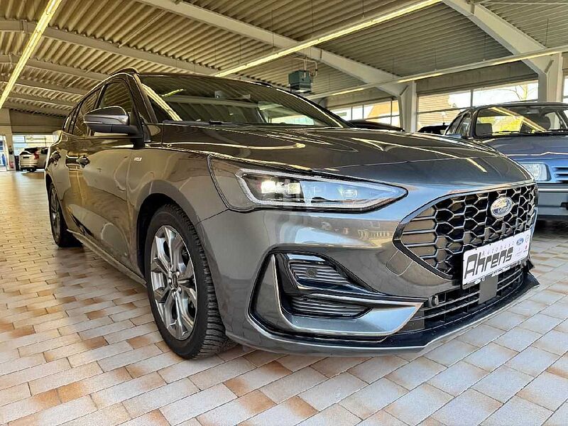 Ford Focus Turnier ST-Line X *AHK-GJR-PANO*